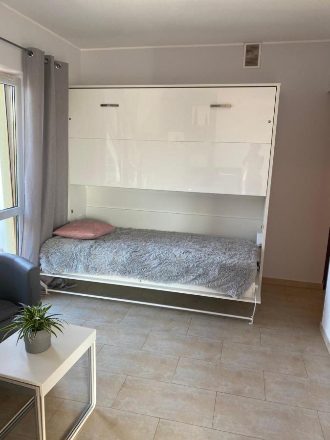 Apartament Bella Apartment เมียนซิดดรอแย ภายนอก รูปภาพ